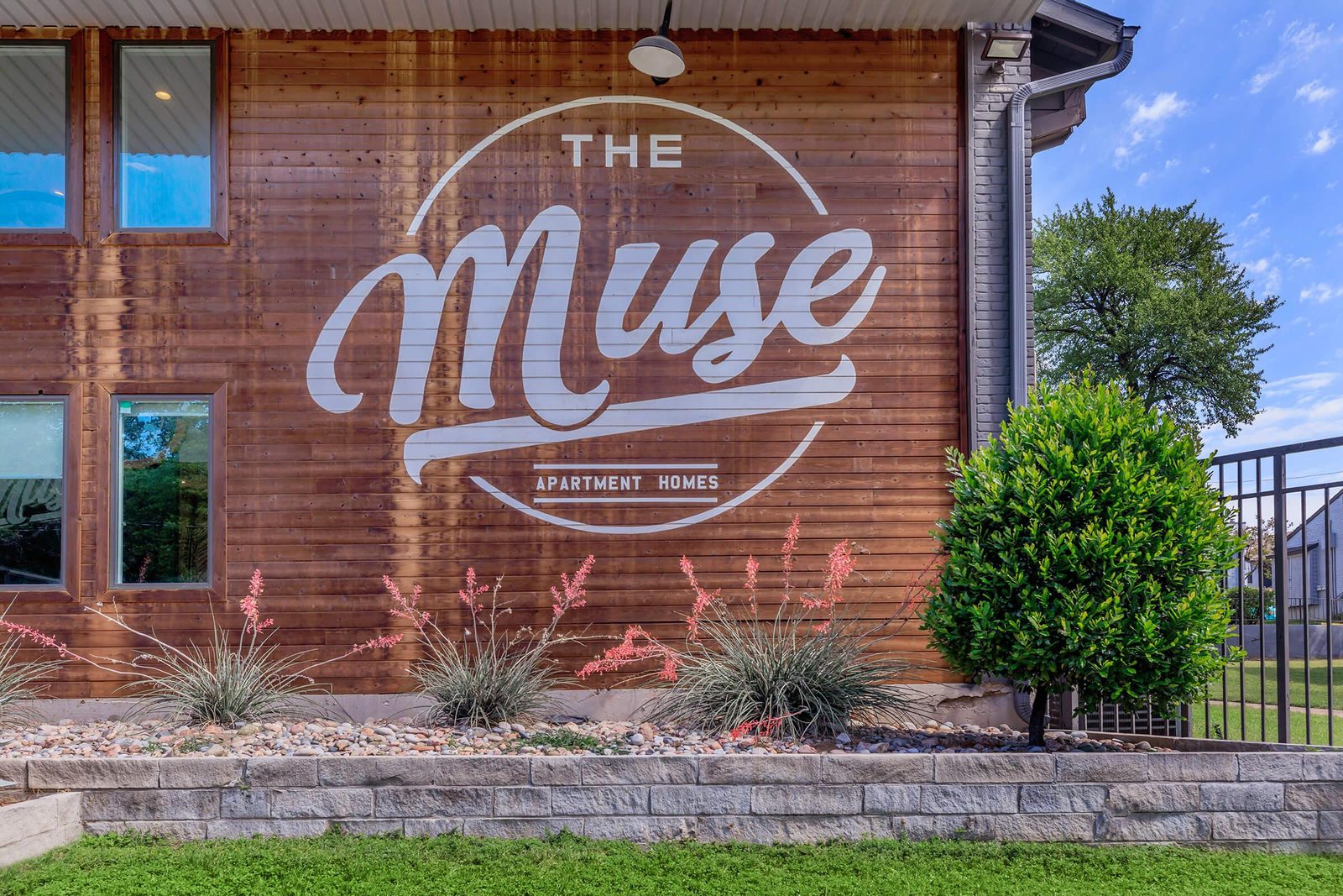 El letrero de Muse en la entrada